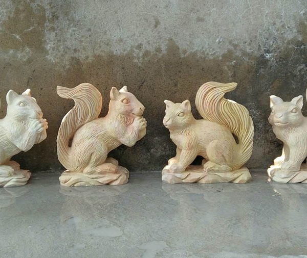 Tượng con sóc bằng đá tự nhiên