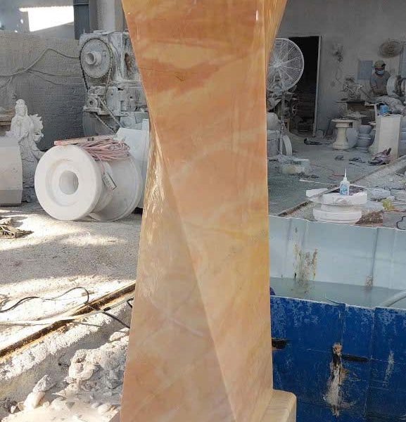 Trụ tháp nước bằng đá vàng cà rốt cao 68 cm (ĐPN26)