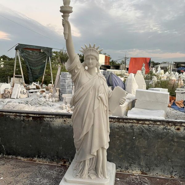 Tượng Nữ Thần Tự Do bằng đá tự nhiên