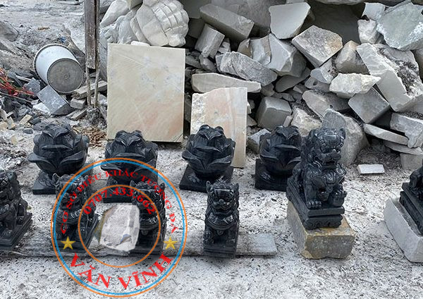 Tượng kỳ Lân quay đầu bằng đá đen để mộ cao 30 cm (KL65)