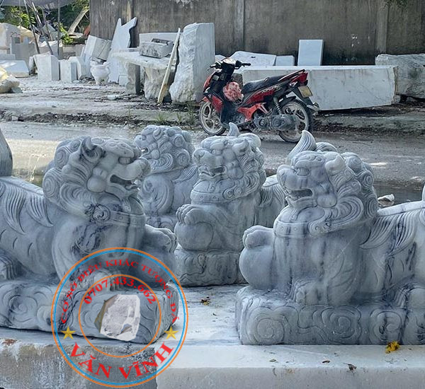 Tượng con Nghê bằng đá xám tự nhiên cao 40 cm (CN13)