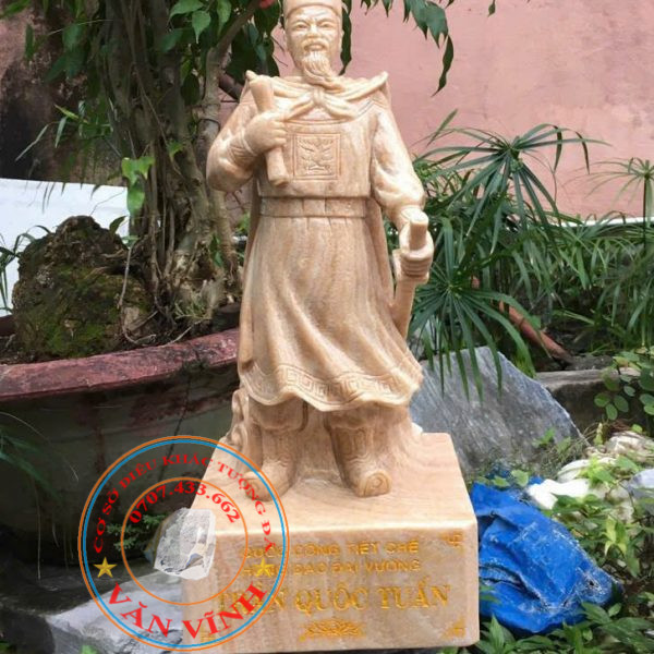 Tượng Trần Quốc Tuấn bằng đá vàng cà rốt tự nhiên cao 70 cm (TQT04)