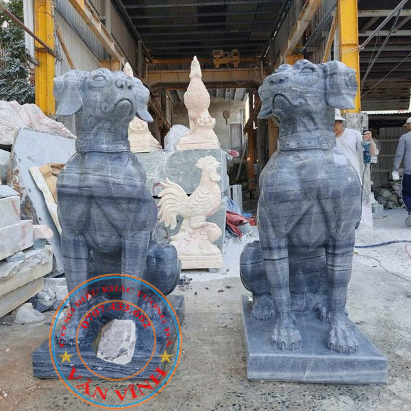 Tượng chó đá đen mẫu theo yêu cầu của khách cao 87 cm (CHO02)