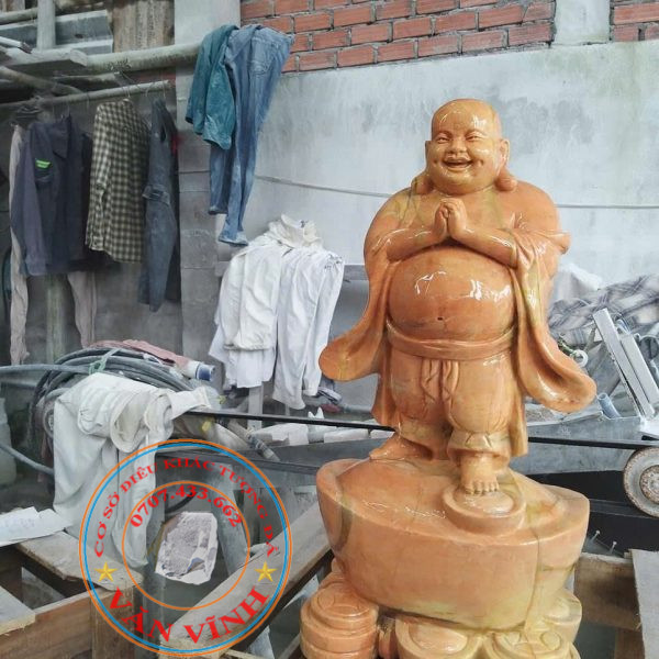 Tượng Phật Di Lặc Chúc Phúc đá vàng cà rốt cao 61 cm (DL12)
